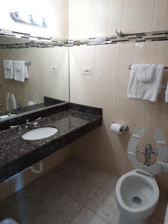 Colony Motel Brookfield Habitación foto