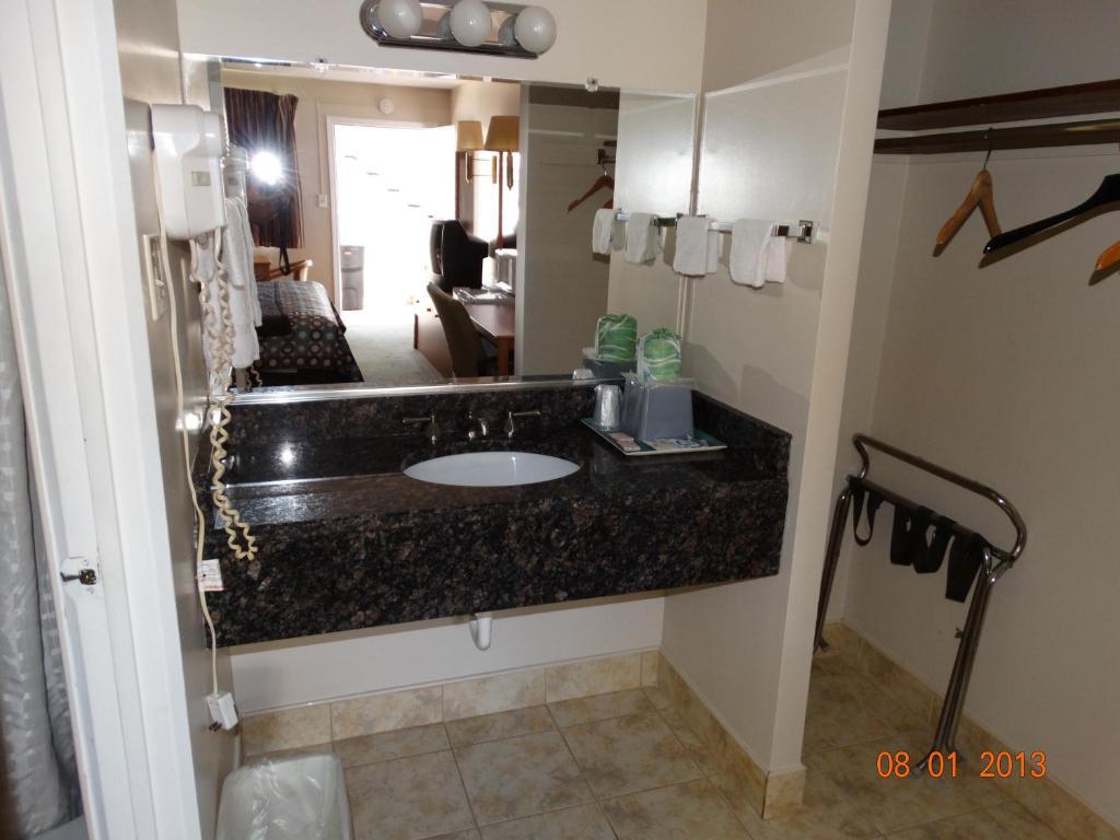 Colony Motel Brookfield Habitación foto